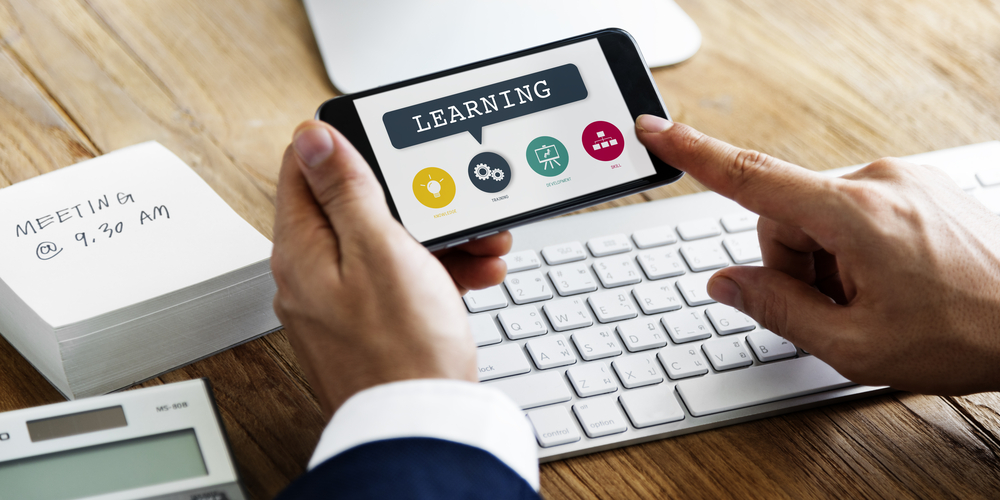 5 ways Micro-learning & Mobile learning are disrupting Traditional Technology Training.